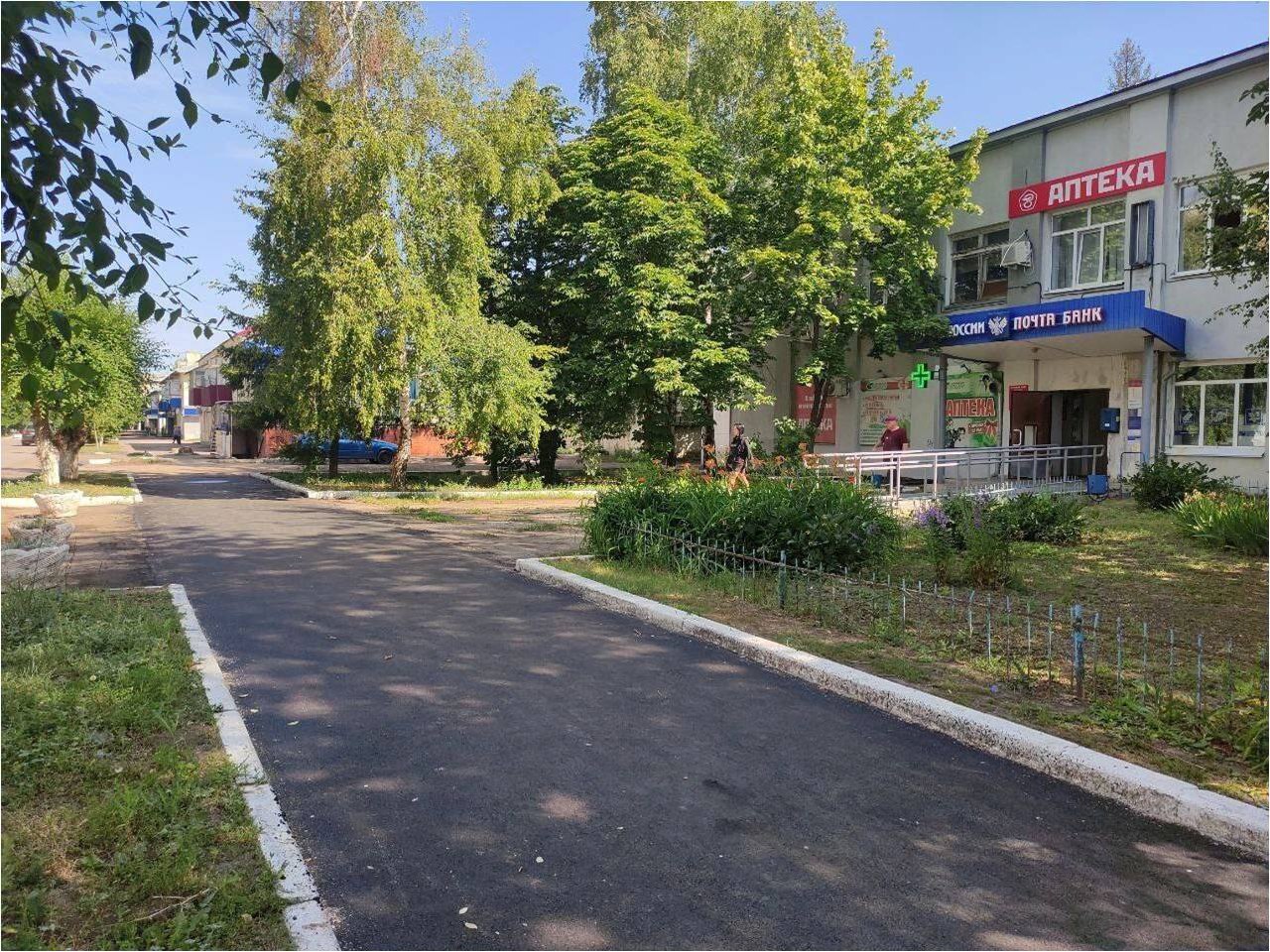 В рабочем поселке Степное отремонтировали тротуары, ведущие к детскому саду и почте